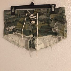 Camo billabong shorts